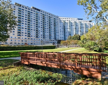 10201 Grosvenor Place - Photo Thumbnail 25