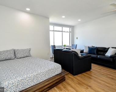 10201 Grosvenor Place - Photo Thumbnail 4