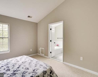 2111 Cambridge Park Court - Photo Thumbnail 23