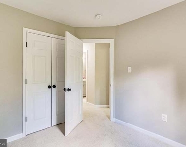 2111 Cambridge Park Court - Photo Thumbnail 17