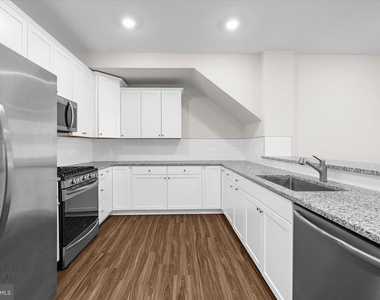 7738 Port Capital Drive - Photo Thumbnail 14