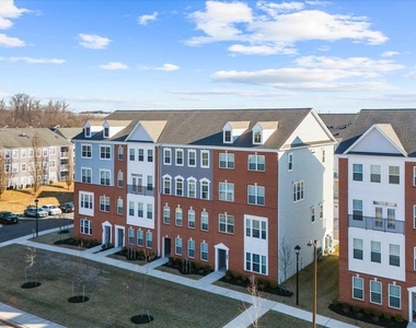 7738 Port Capital Drive - Photo Thumbnail 4