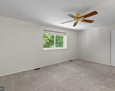 11861 New Country Lane - Photo Thumbnail 15