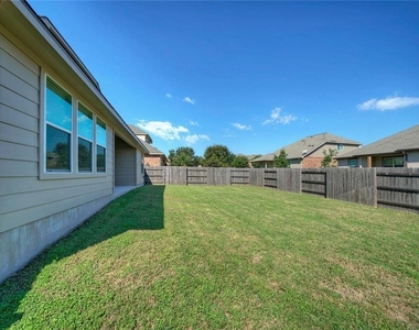 18413 Falcon Pointe Blvd - Photo Thumbnail 24