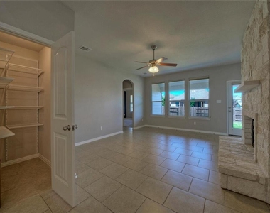 18413 Falcon Pointe Blvd - Photo Thumbnail 8