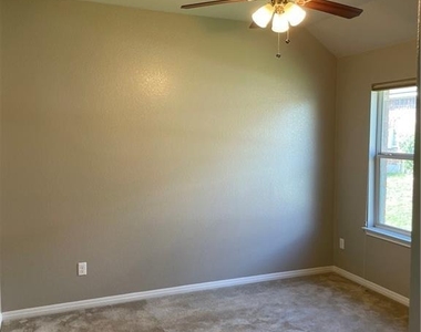 18413 Falcon Pointe Blvd - Photo Thumbnail 13