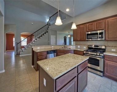 18413 Falcon Pointe Blvd - Photo Thumbnail 4