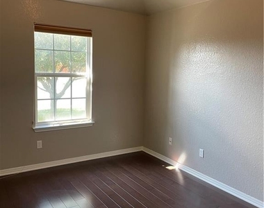 18413 Falcon Pointe Blvd - Photo Thumbnail 16