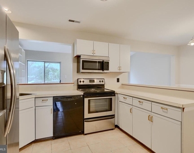 733 Reedy Circle - Photo Thumbnail 4