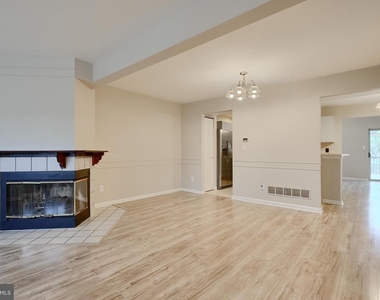 733 Reedy Circle - Photo Thumbnail 3