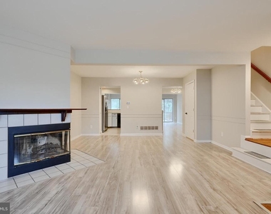 733 Reedy Circle - Photo Thumbnail 2