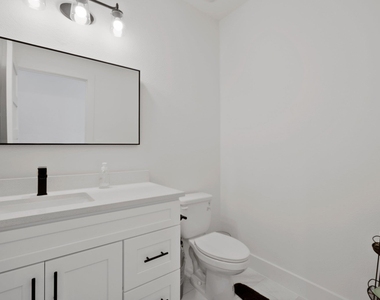 1409 Greenwood Ave - Photo Thumbnail 3