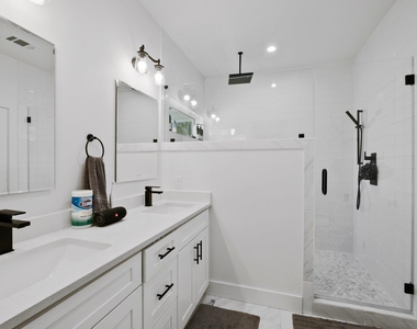 1409 Greenwood Ave - Photo Thumbnail 18