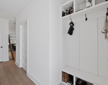1409 Greenwood Ave - Photo Thumbnail 2