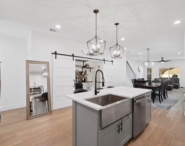 1409 Greenwood Ave - Photo Thumbnail 6