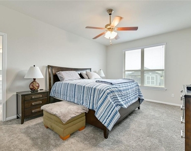 400 Lewisville Ln - Photo Thumbnail 10