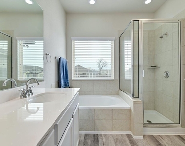 400 Lewisville Ln - Photo Thumbnail 12