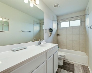 400 Lewisville Ln - Photo Thumbnail 17