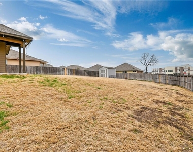 400 Lewisville Ln - Photo Thumbnail 21