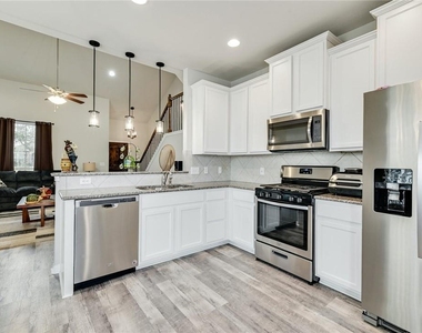 400 Lewisville Ln - Photo Thumbnail 9