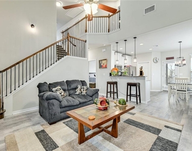400 Lewisville Ln - Photo Thumbnail 3