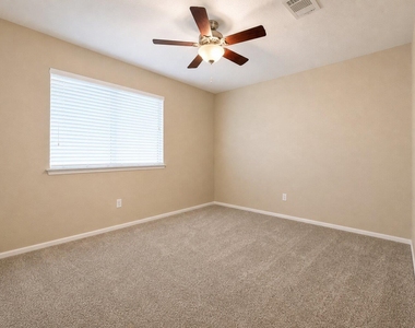 1105 Green Meadow Dr - Photo Thumbnail 11
