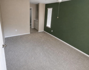 1105 Green Meadow Dr - Photo Thumbnail 5