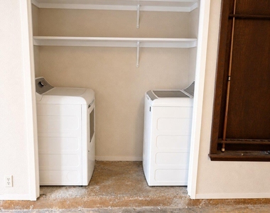 1105 Green Meadow Dr - Photo Thumbnail 16