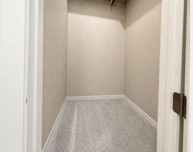 1105 Green Meadow Dr - Photo Thumbnail 12