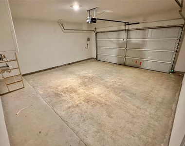 120 Oakdale Meadows Ln - Photo Thumbnail 13