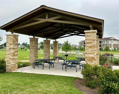 120 Oakdale Meadows Ln - Photo Thumbnail 19