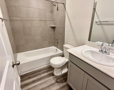 120 Oakdale Meadows Ln - Photo Thumbnail 8