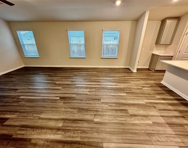 120 Oakdale Meadows Ln - Photo Thumbnail 6