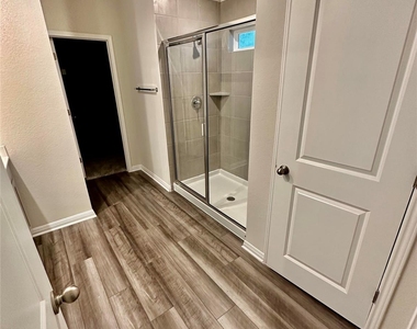 120 Oakdale Meadows Ln - Photo Thumbnail 14