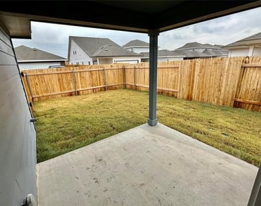 120 Oakdale Meadows Ln - Photo Thumbnail 12