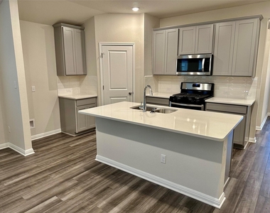 120 Oakdale Meadows Ln - Photo Thumbnail 10