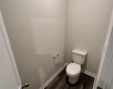 120 Oakdale Meadows Ln - Photo Thumbnail 16