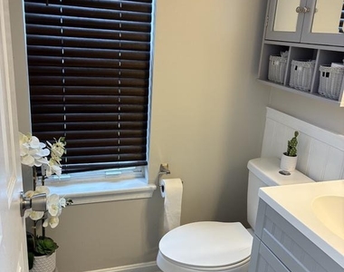421 Spalding Court - Photo Thumbnail 4