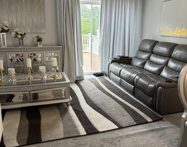 421 Spalding Court - Photo Thumbnail 7