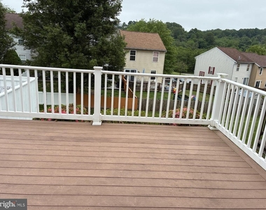 421 Spalding Court - Photo Thumbnail 24