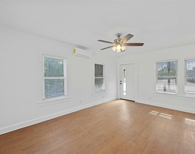 2201 Leon St - Photo Thumbnail 2