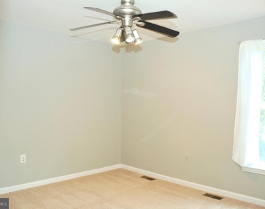 125 North Towne Court - Photo Thumbnail 6