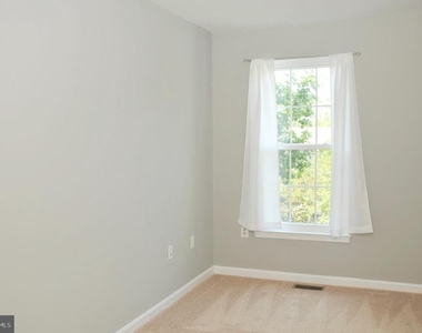125 North Towne Court - Photo Thumbnail 9