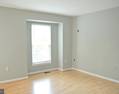 125 North Towne Court - Photo Thumbnail 3