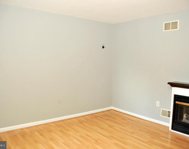 125 North Towne Court - Photo Thumbnail 5