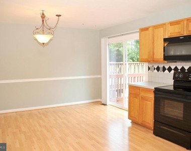 125 North Towne Court - Photo Thumbnail 2