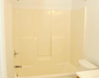 125 North Towne Court - Photo Thumbnail 7