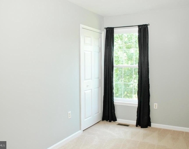 125 North Towne Court - Photo Thumbnail 8