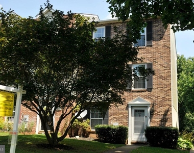 125 North Towne Court - Photo Thumbnail 16