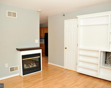 125 North Towne Court - Photo Thumbnail 4